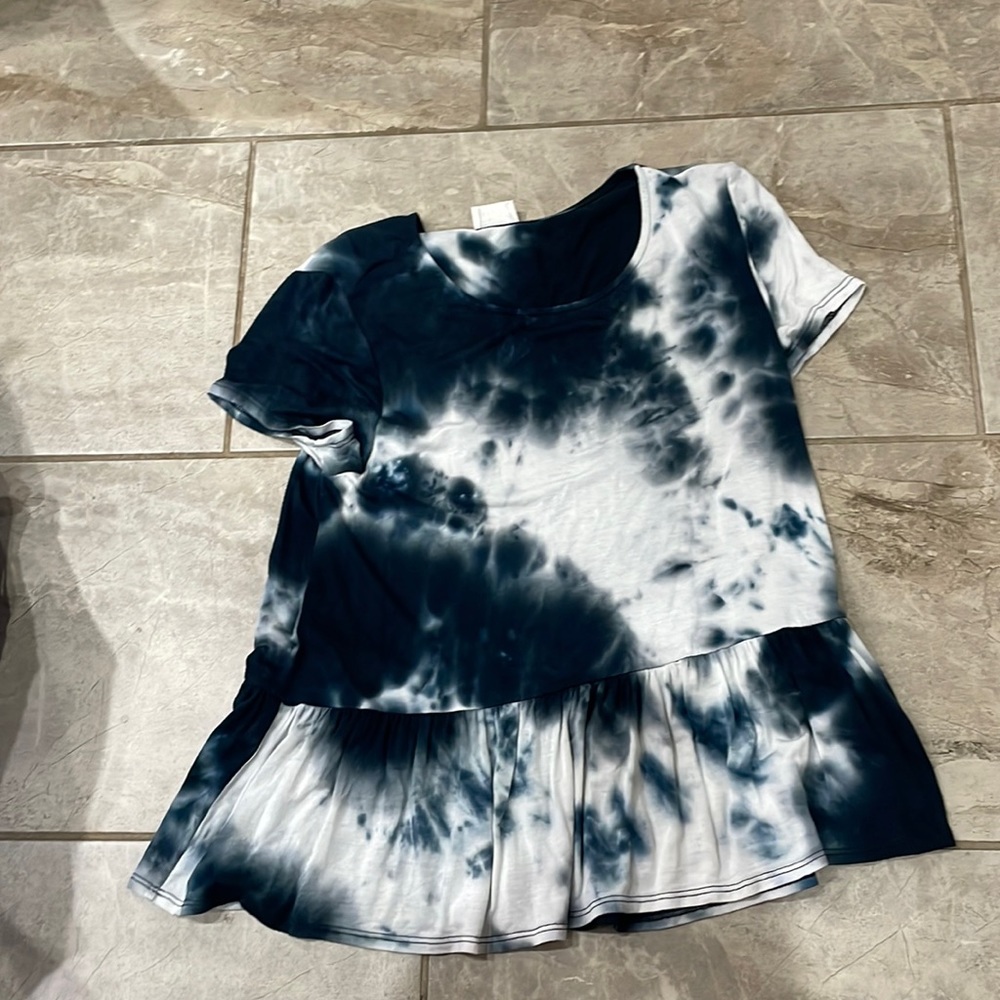 dee elly tie dye shirt